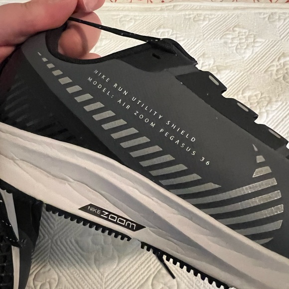 Nike running shoes. Great condition - Picture 3 of 4